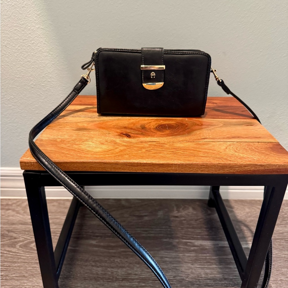 Etienne Aigner Vintage Black Crossbody Wallet/Purse with Removable Strap